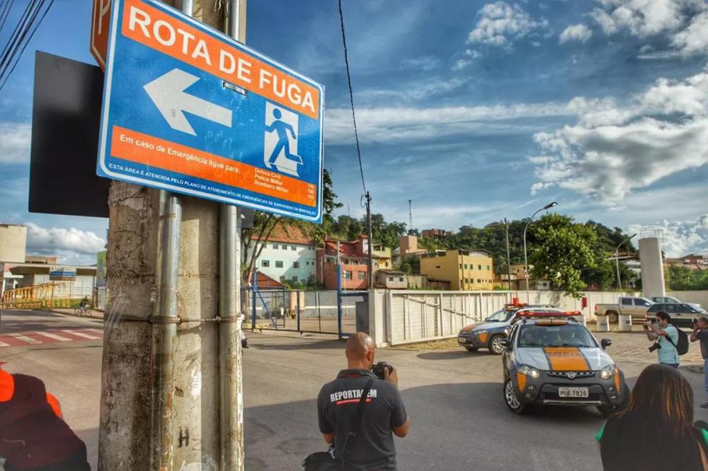 Moradores treinaram evacuação às pressas em caso de rompimento de barragem
