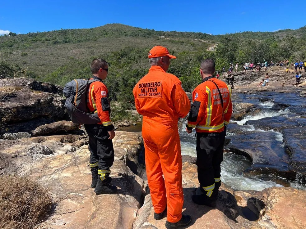 Homem de 28 anos desapareceu enquanto nadava na Cachoeira de Três Barras — Foto: Corpo de Bombeiros de Minas Gerais/Divulgação