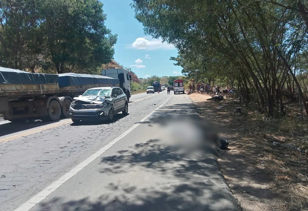 Motocicleta foi atingida por carro na BR-381