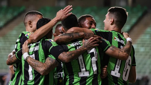 Coelho teve grande atuação e goleou o tradicional Peñarol