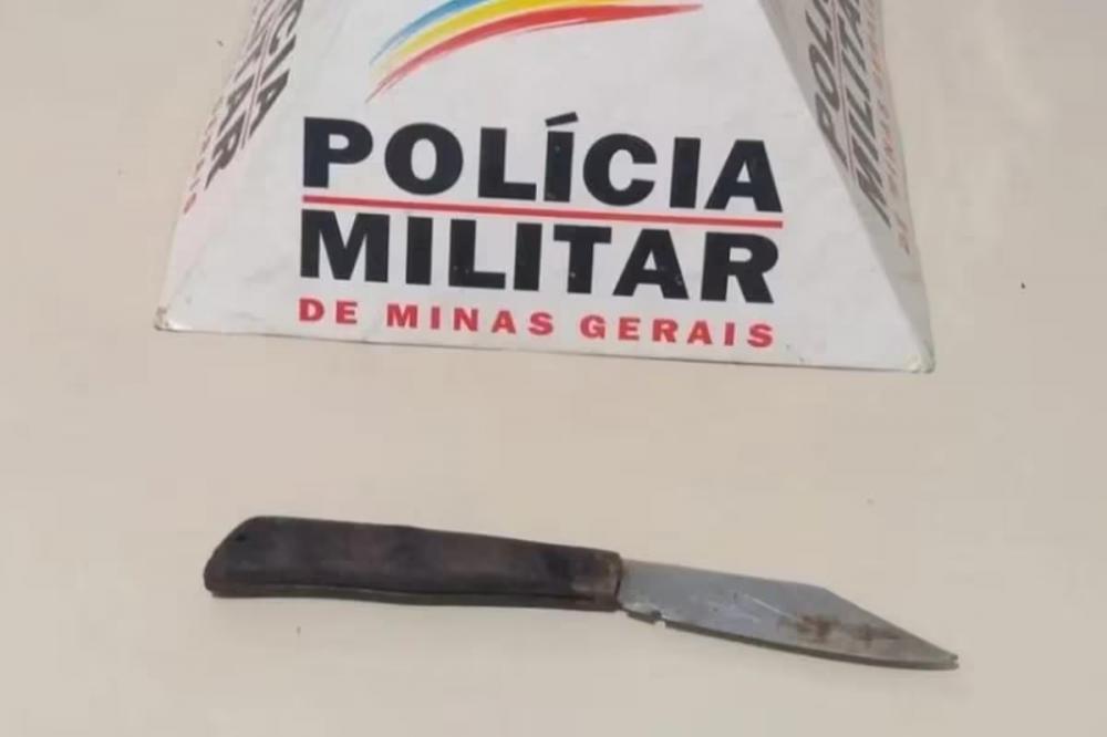 Canivete usado no crime foi apreendido pela PM — Foto: Divulgação / Polícia Militar