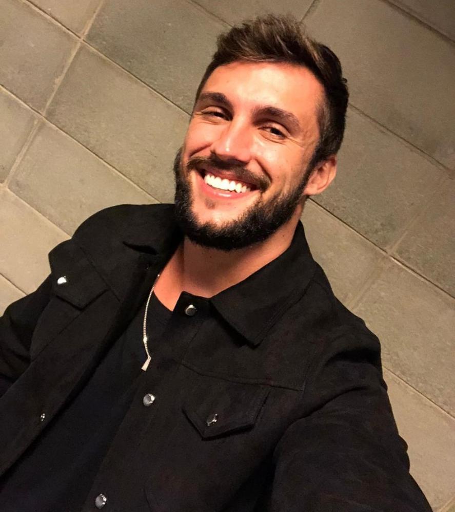 Primeira selfie de Arthur após a eliminação do BBB21 — Foto: Globo