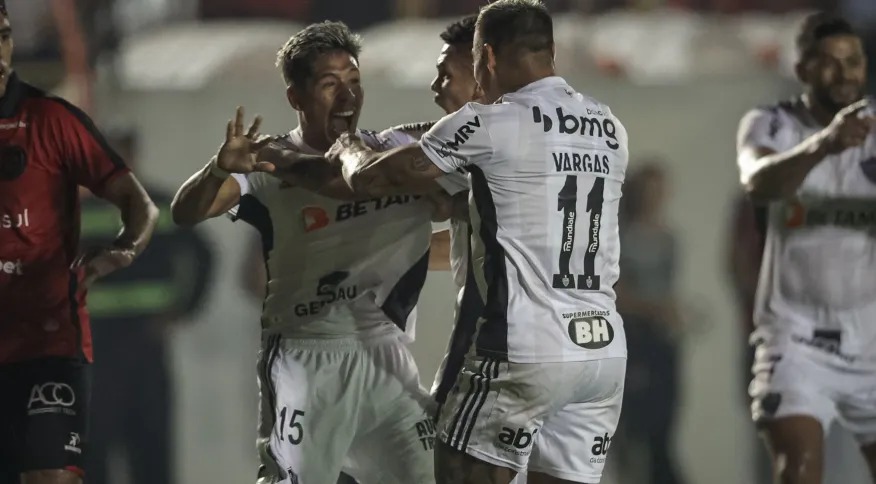 Matías Zaracho foi autor do gol da classificação do Galo em Pelotas