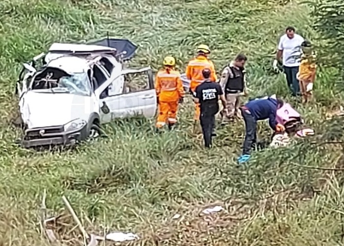 Uma das vítimas foi socorrida pelo helicóptero do Corpo de Bombeiros