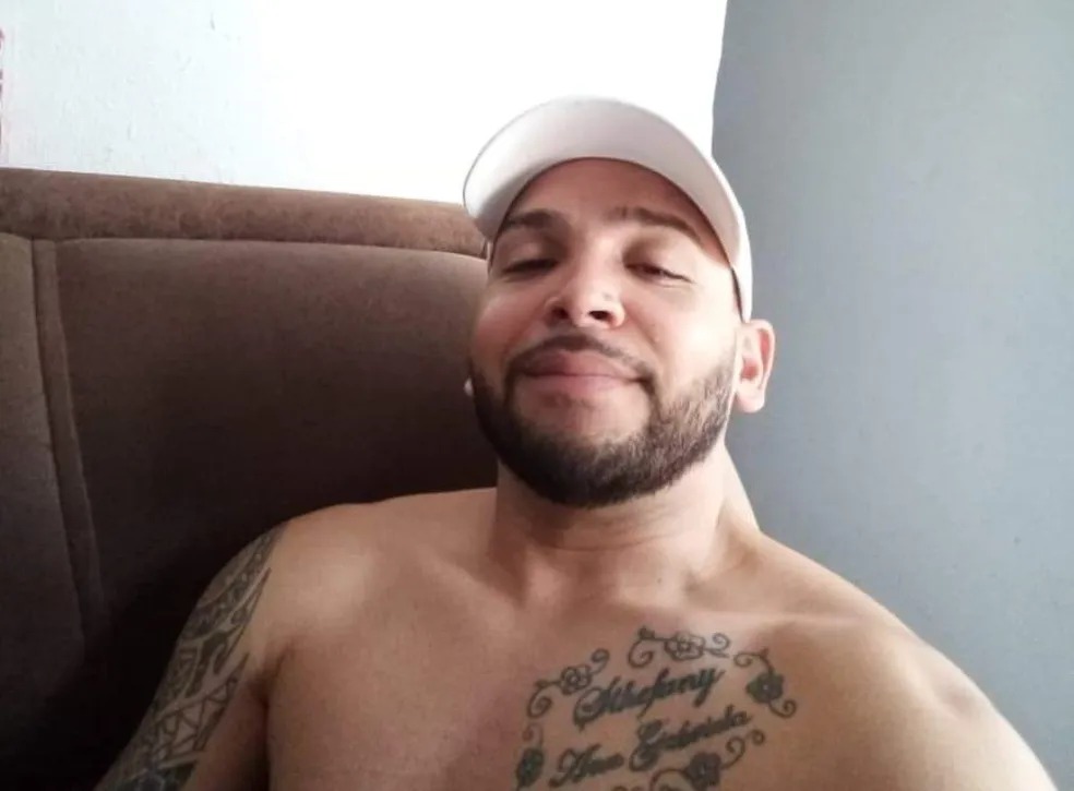 Jackson Fernando dos Santos morreu após ser atingido por um tiro na barriga — Foto: Redes Sociais