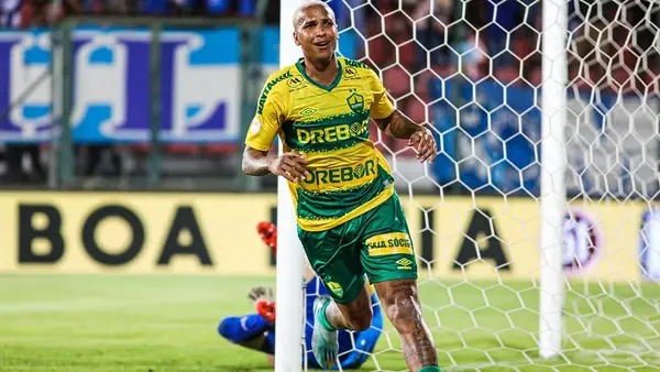 Deyverson marcou o gol da vitória do Cuiabá sobre o Cruzeiro, em Sete Lagoas