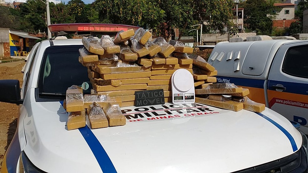Mais de 70 kg de maconha foram apreendidos em Governador Valadares — Foto: Polícia Militar