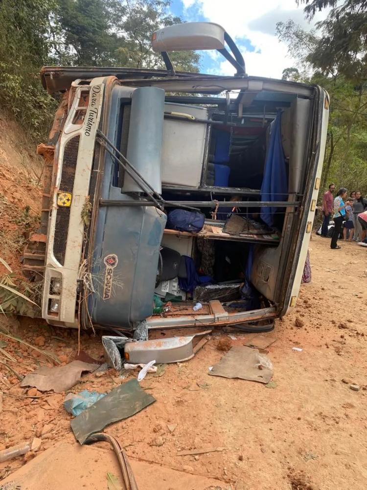 Ônibus que tombou saiu do Vale do Jequitinhonha rumo à capital mineira — Foto: Polícia Rodoviária Federal