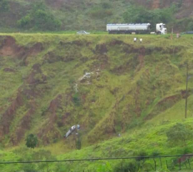  Segunda informações havia e duas pessoas dentro do carro