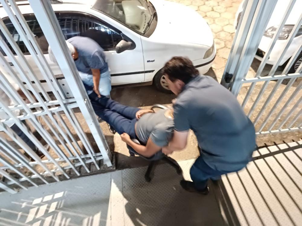 A reunião foi interrompida imediatamente.