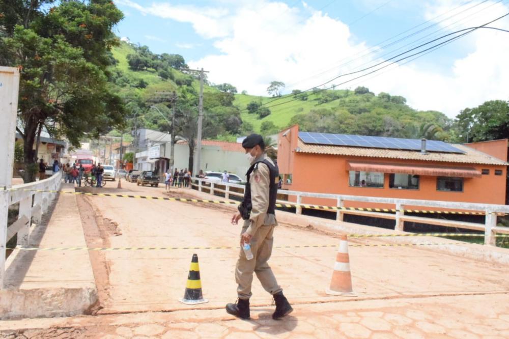 Ponte Central em Santa Maria de Itabira é interditada após apresentar risco em sua estrutura