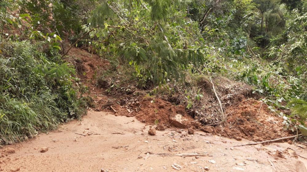 Uma idosa que estava passando mal e precisando de cuidados médicos, não teve como sair devido aos bloqueios na estrada