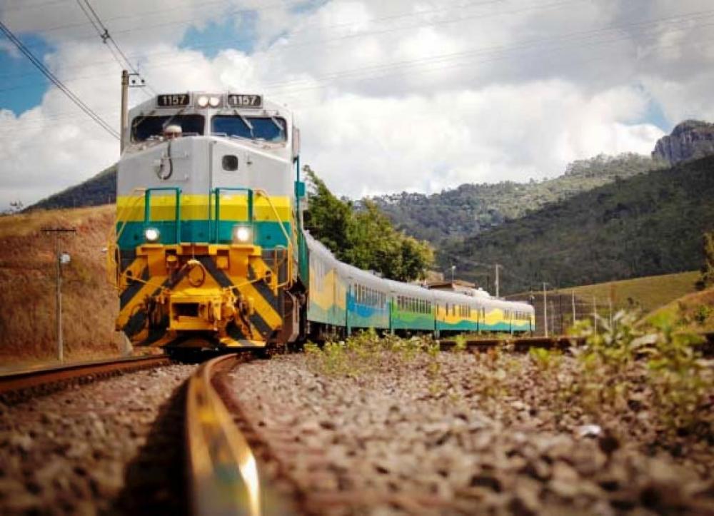 Trem de Passageiros da Estrada de Ferro Vitória a Minas (EFVM)