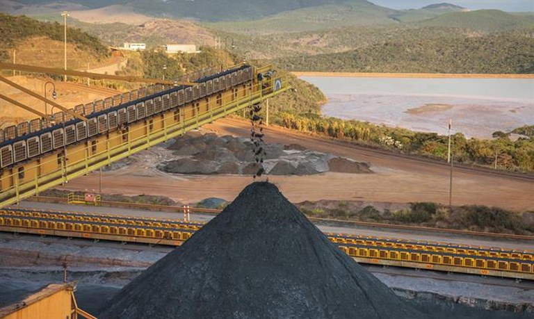  A arrecadação foi maior no estado mineiro com mais de R$ 39 milhões. Fonte: Brasil 61 - https://brasil61.com/n/cfem-minas-gerais-e-para-foram-os-estados-que-mais-receberam-recursos-em-dezembro-de-2023-bras2410752