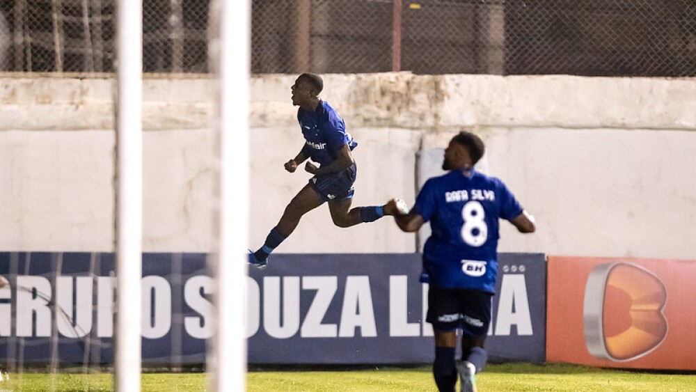 João Pedro em comemoração do gol decisivo sobre o Villa Nova