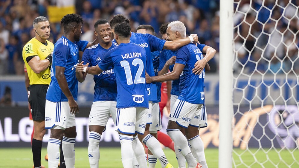 Cruzeiro faz três gols, vence o Tombense e volta à final do Campeonato Mineiro