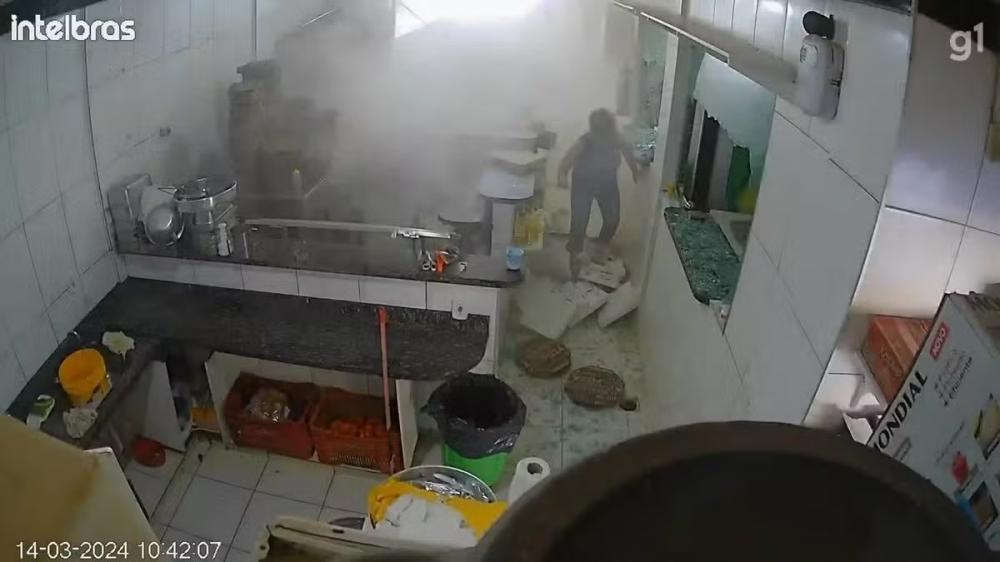Vídeo mostra panela de pressão explodindo em pizzaria de MG