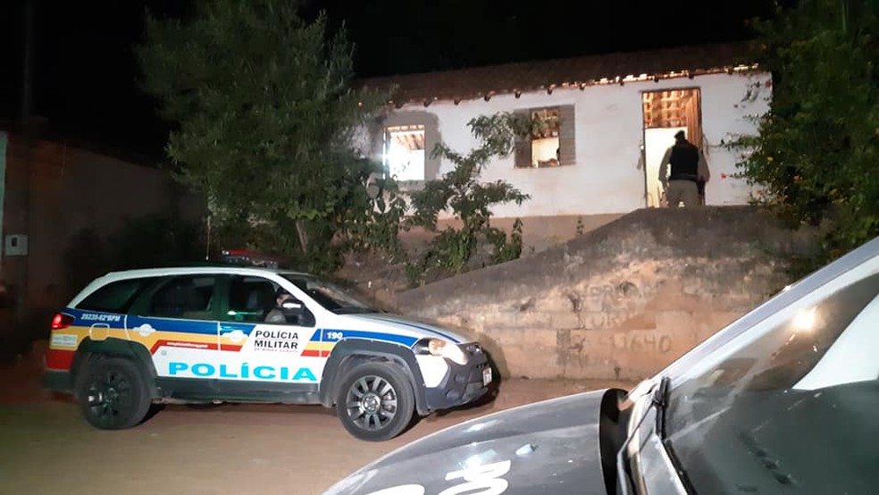 Vizinhos encontraram porta da casa aberta após o crime — Foto: Redes Sociais