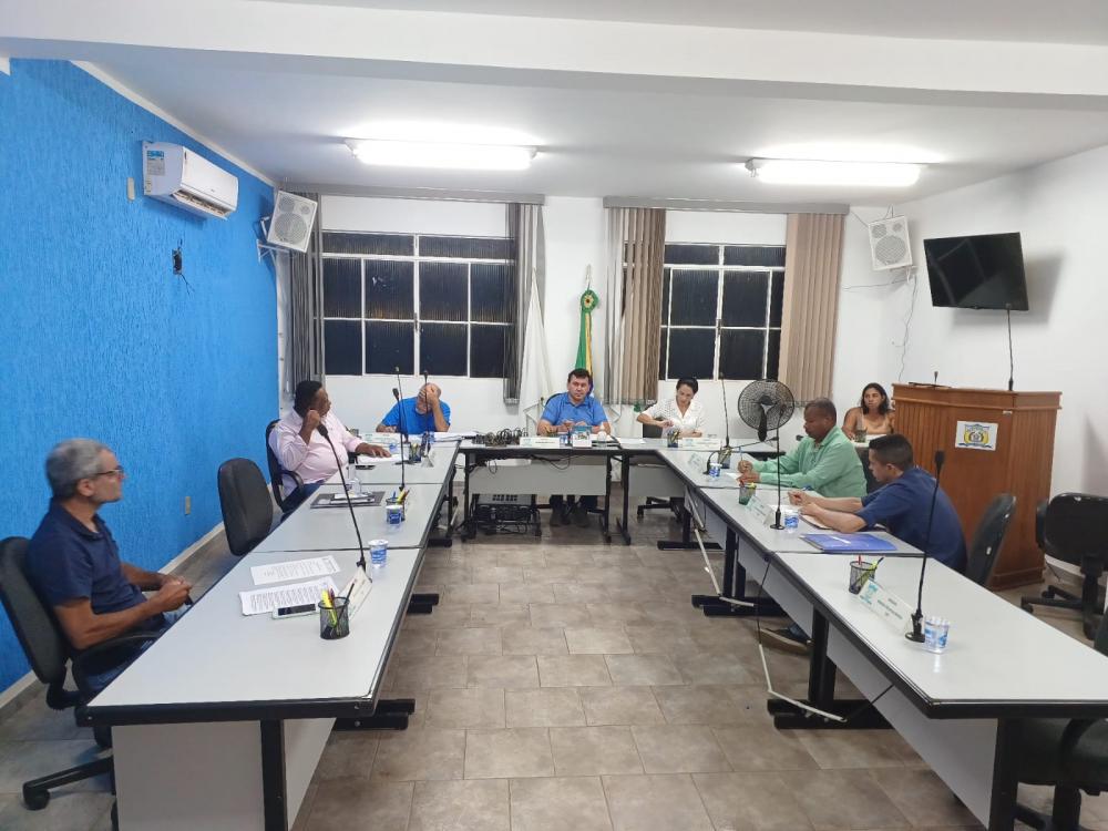 -Leitura e Publicidade foi feita durante a Sessão ordinária de segunda-feira 22 de abril