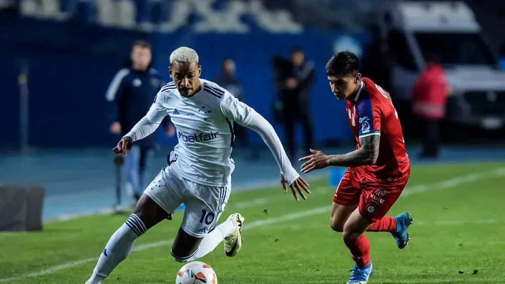 Matheus Pareira, um dos destaques do elenco cruzeirense, teve noite apagada em Concepción, no Chile Gustavo Aleixo/Cruzeiro