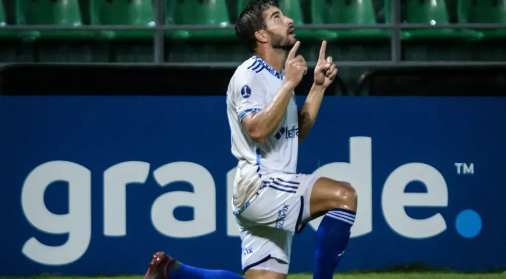 Lucas Silva, volante do Cruzeiro (2).jpg Lucas Silva marcou o primeiro gol do Cruzeiro na vitória em cima do Alianza-COL