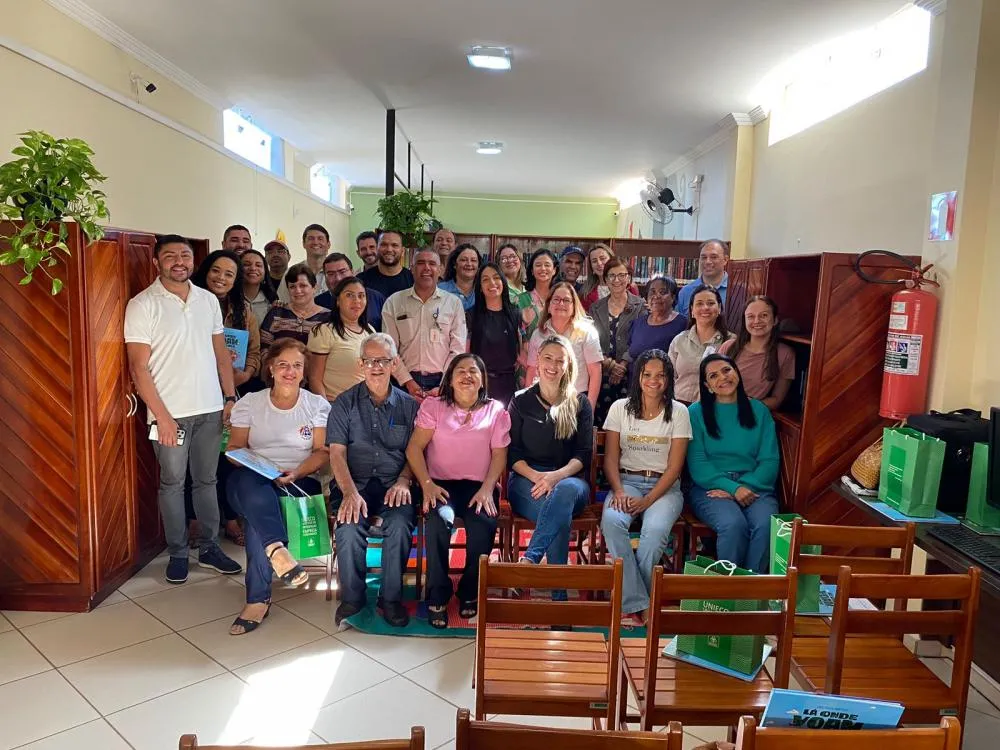 A UNIECO funciona das 8 às 17 horas, de segunda a sexta-feira, na rua Tiradentes, no. 41, Centro - Peçanha/MG