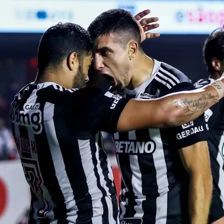 Battaglia, de cabeça, fez o gol que selou a vitória dos mineiros dentro do MorumBis