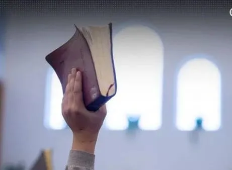 Lei proíbe propaganda de candidatos em espaços religiosos, classificados como "bens de uso comum".