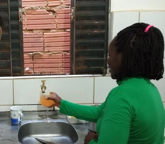 Agua na Toneira da comunidade do Fogão de Lenha; arquivo pessoal