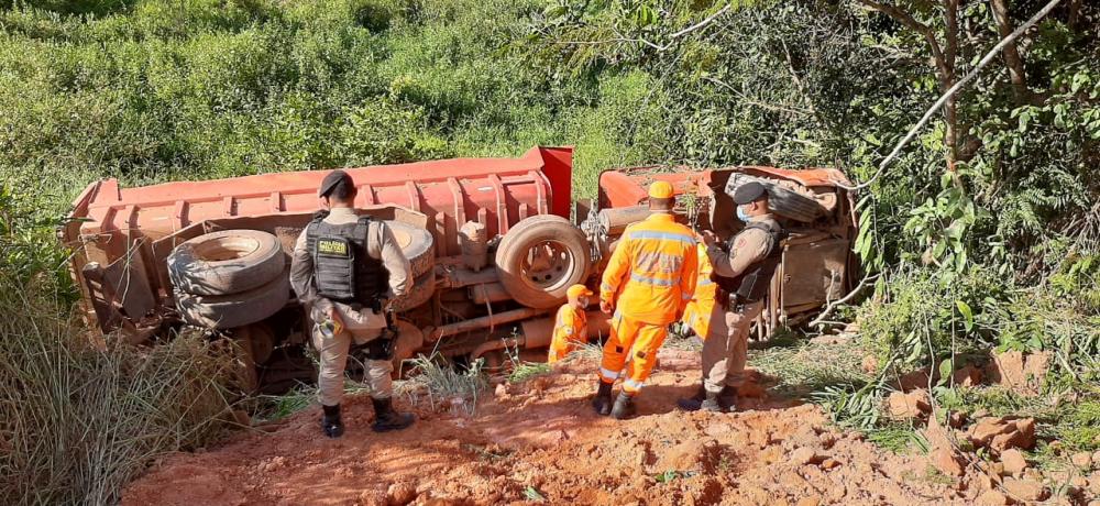 O Corpo de Bombeiros esteve no local para atender a ocorrência.