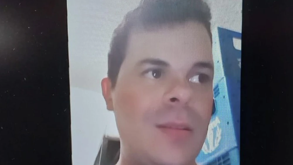 racista.jpg Racista, Alessandro Pereira de Oliveira, 36 anos, é procurado pela Justiça Reprodução