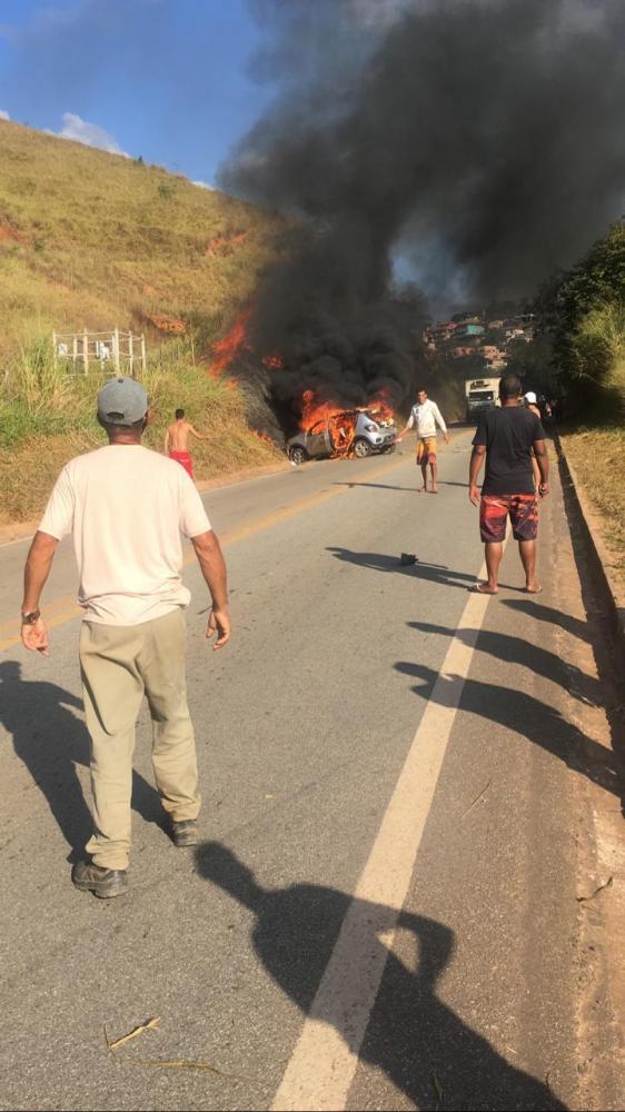 URGENTE: Grave acidente na MG-120 em Santa Maria de Itabira. Mãe e Filho morrem no local e outra criança socorrida em estado grave para Hospital. 