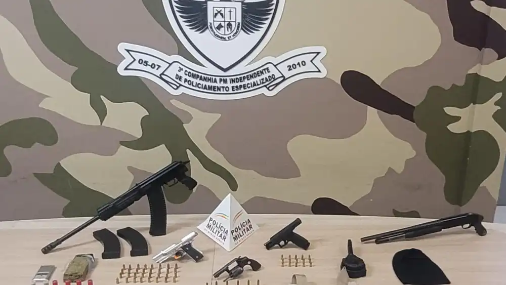 policia.jpg Os suspeitos detidos, que possuem passagens diversas pela polícia, foram levados para a delegacia