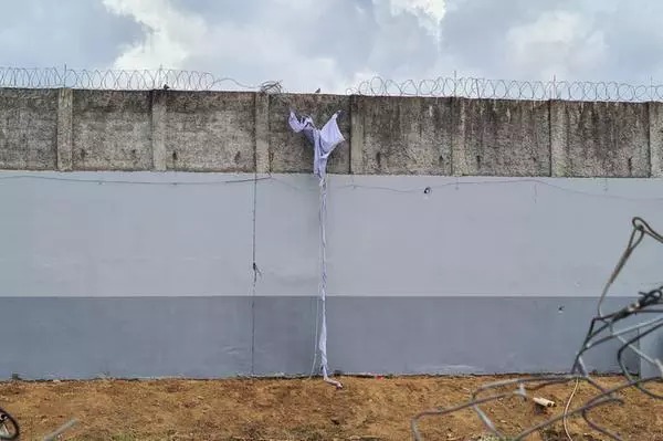Além de diversas grades serradas, os presos usaram cordas feitas com lençóis, conhecida como tereza
