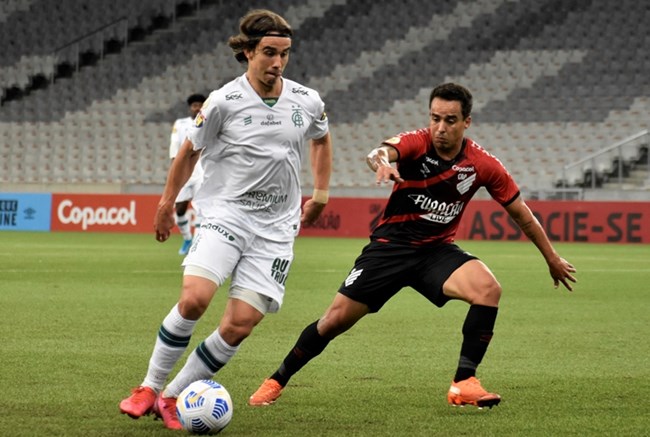 América segurava o empate até os 42 minutos do segundo tempo, quando sofreu o gol