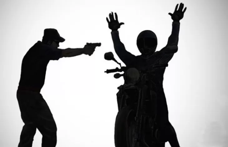  Um simulacro de arma de fogo, que pode ter sido utilizado na ação criminosa