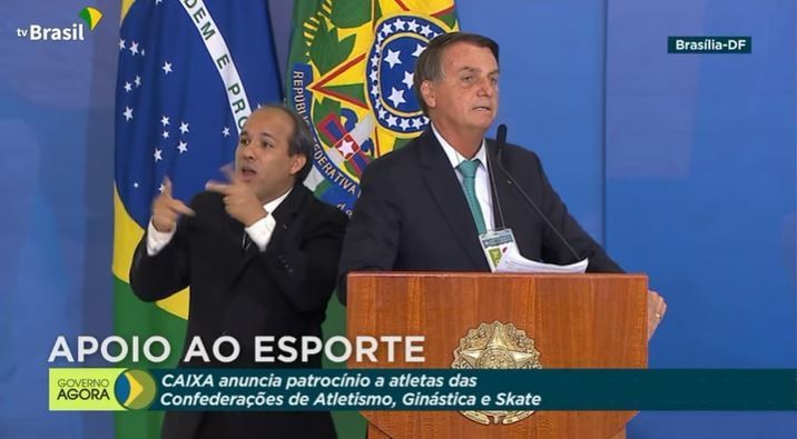 Bolsonaro durante anúncio de patrocínio de R$ 82 milhões da Caixa ao esporte brasileiro - (Foto: Reprodução/YouTube/TV Brasil)