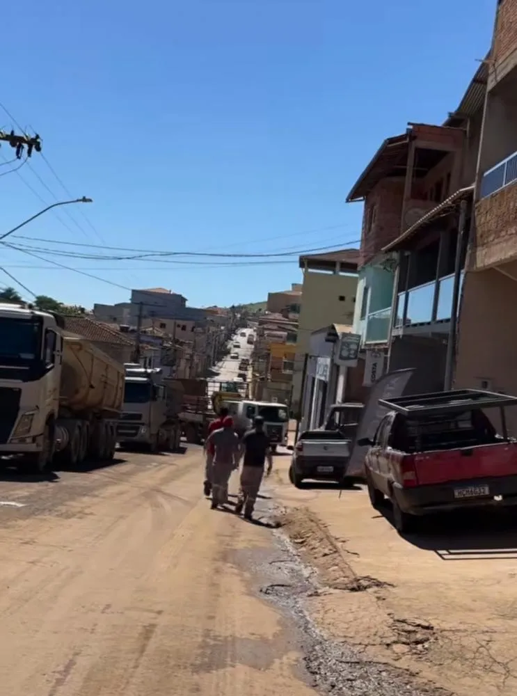 Trânsito de Caminhões em Guanhães; Imagem rede social 