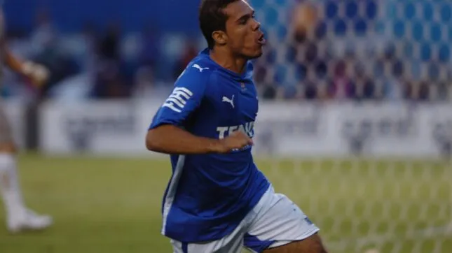 Leandro Domingues comemora gol pelo Cruzeiro em 2007