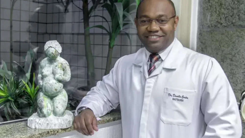 A polícia mineira indiciou o médico pelos crimes de estupro, assédio sexual, violação sexual mediante fraude e importunação sexual 