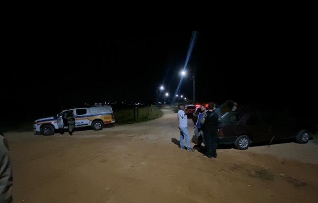  A ocorrência foi registrada na noite desse sábado (5), em um monte no Bairro das Piabas.