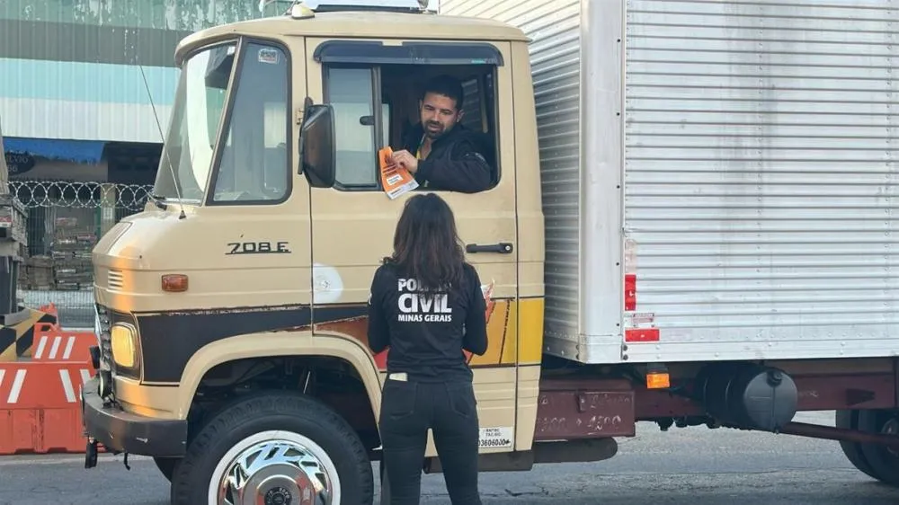 Blitz educativa conscientiza motoristas da Ceasa sobre combate à violência sexual contra crianças