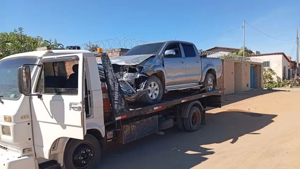 Suspeito bateu em um muro durante perseguição — Foto: Polícia Militar