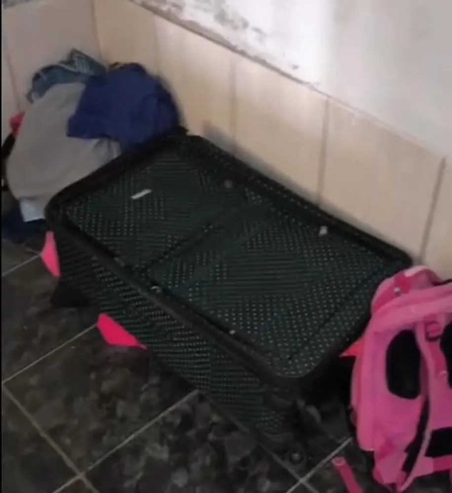 Mala onde o foragido estava — Foto: Polícia Militar 