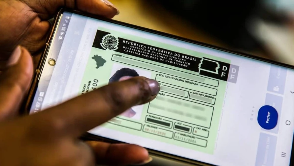 Esse tipo de exame já é exigido para quem quer dirigir veículos maiores, como caminhões e ônibus - categorias C, D e E.