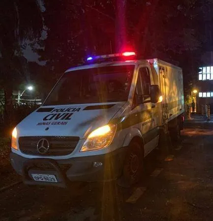 Homem é encontrado morto e com a calça abaixada em apartamento em Santa Luzia