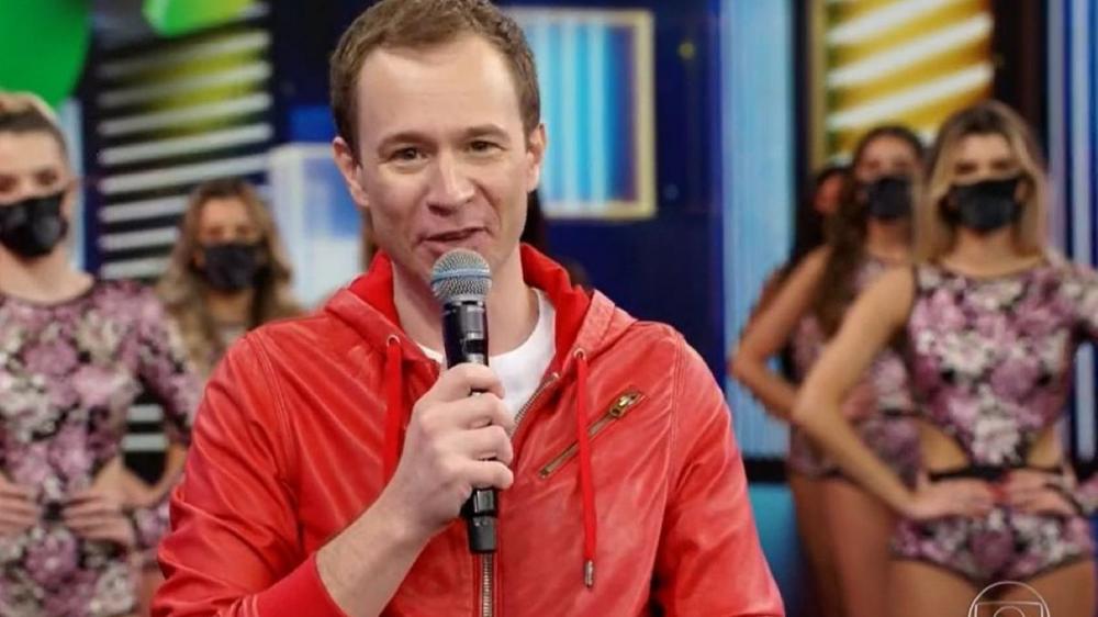 Leifert homenageou Faustão e chegou a chamar o intervalo usando a frase 