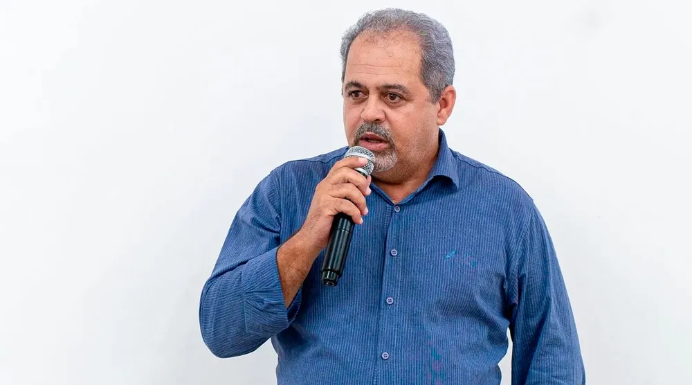 Ex-prefeito é citado por não cumprir acordo firmado com o Ministério Público para tratamento de esgoto no município.