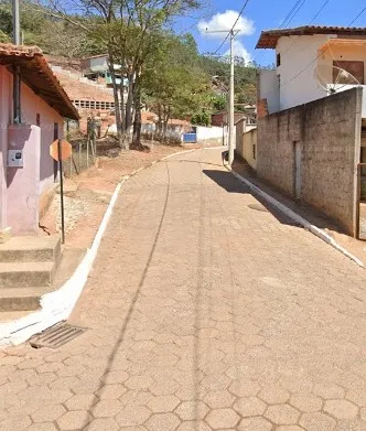 Imagem ilustrativa da Rua Bonfim com a Rua Joaquim Amâncio, distrito de Hematita (Google Maps). Atenção: a fotografia é meramente ilustrativa. Reservamo-nos o direito de uso da imagem. O registro não indica o ponto exato onde ocorreu a prisão.