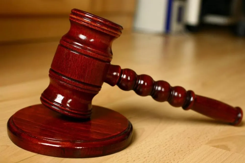 Homem será indenizado em R$ 30 mil por ex-mulher após falsa acusação de abuso contra a filha